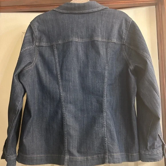 Croft & Barrow Button Down Front Jean Jacket - Picture 8 of 9